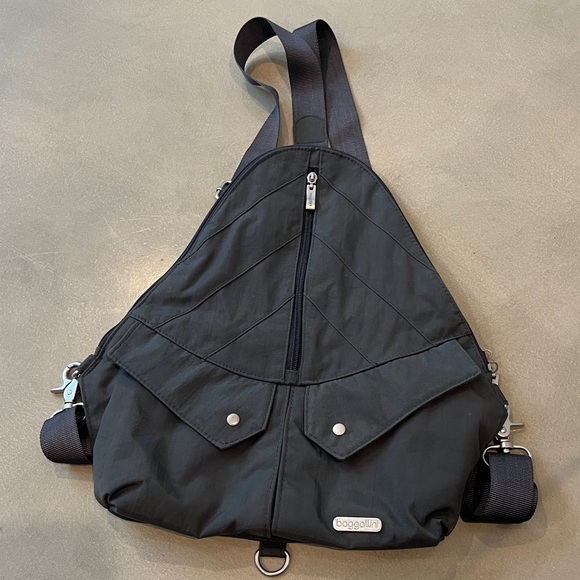 Baggallini traverse Sling Bag - Picture 1 of 5